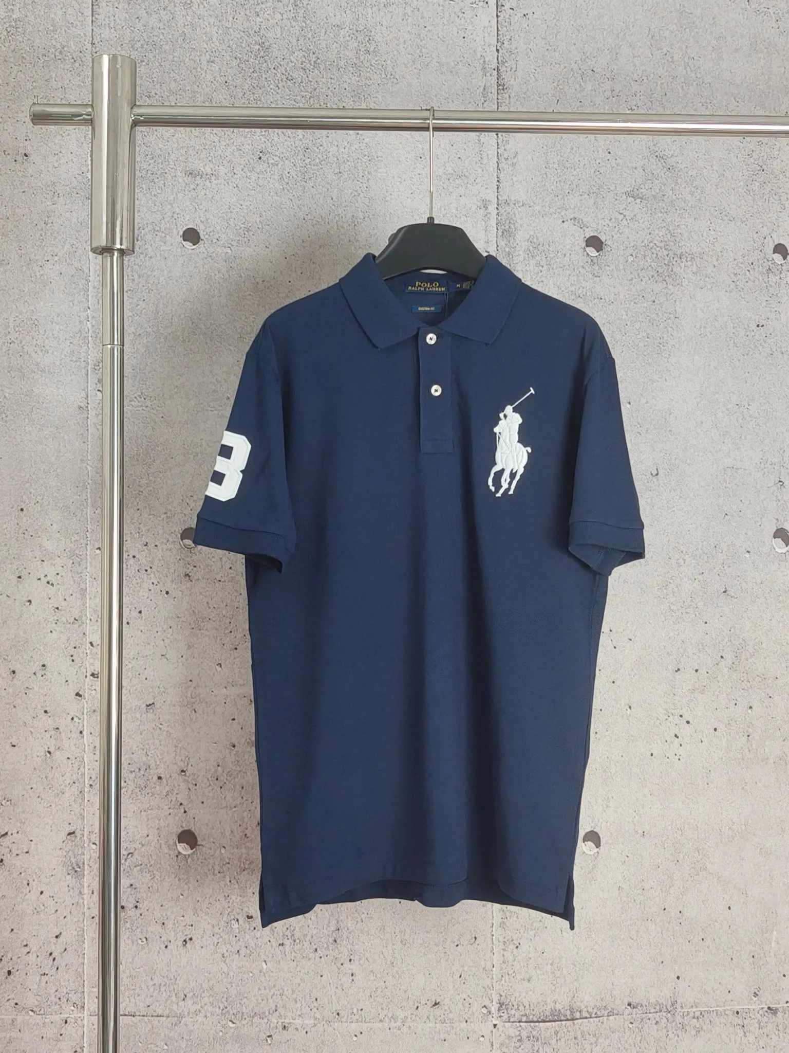 P180 Ralph Lauren large embroidered polo shirt with lapel and short sleeves. High-end quality. Complete with three labels, comfortable and breathable, classic and simple, exquisite and fashionable. The details show high-end quality. Color: black, white, gray, navy. Size: M-XXL